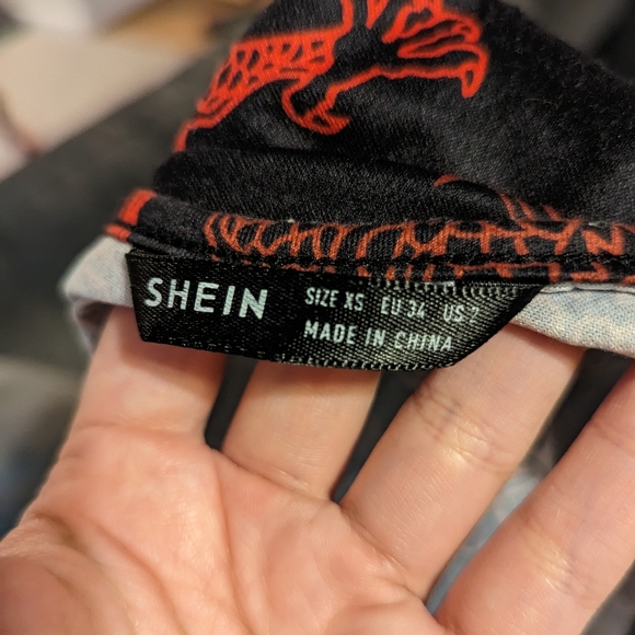 Crop Tank with Dragon Print, XS, SHEIN - Picture 2 of 4